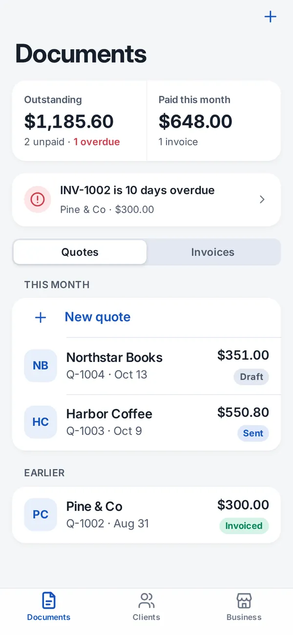 견적 목록과 합계·상태가 보이는 Quote & Invoice 앱